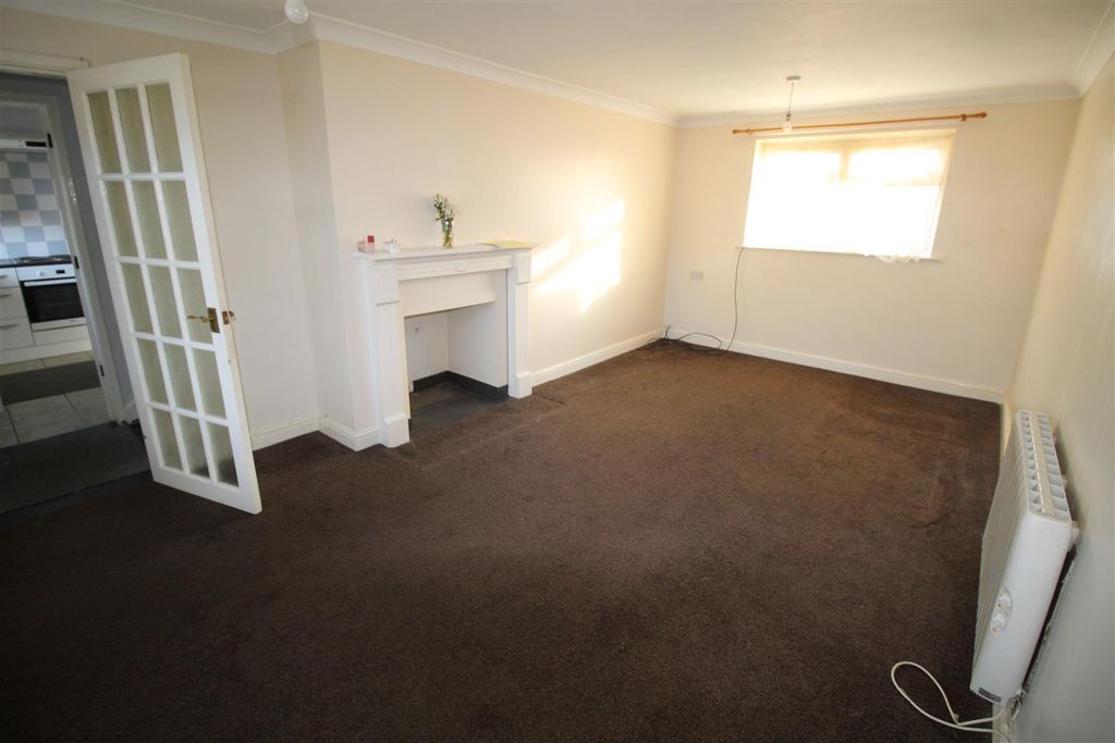 Property photo 2 of 9 Lounge.Jpg