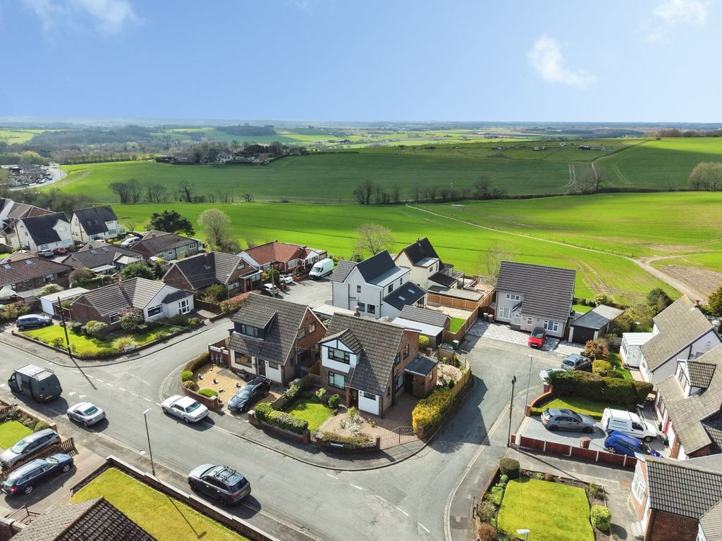 Property photo 2 of 31