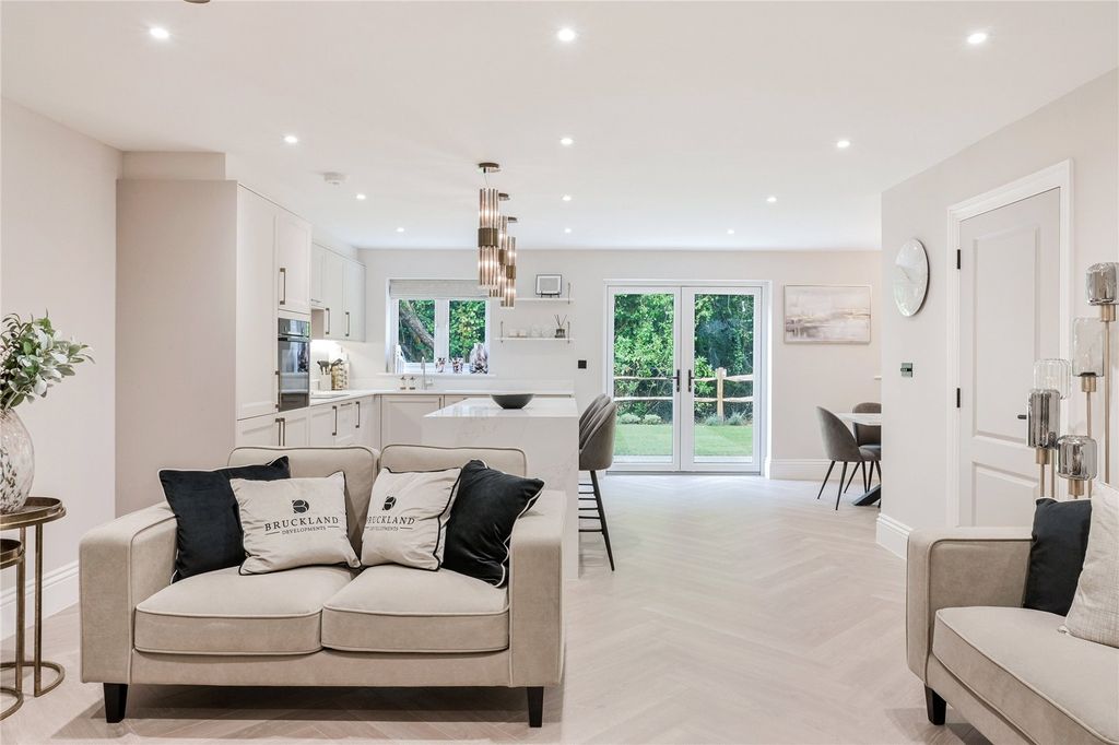 Property photo 2 of 12 Show Home Reception