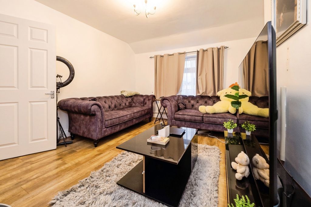 Property photo 3 of 15 Pbox-Img.Jpg