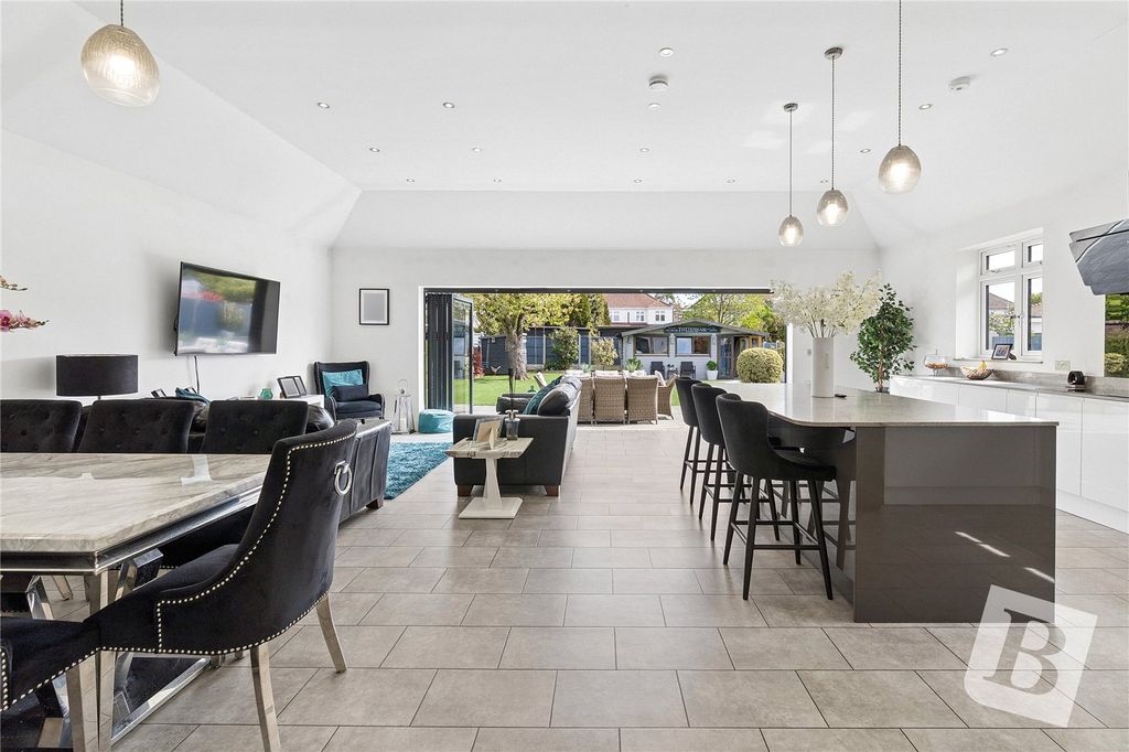 Property photo 2 of 24 Kitchen/Lounge/Diner