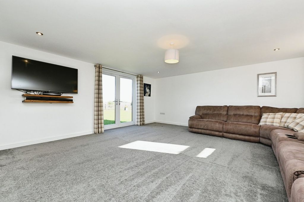 Property photo 3 of 25