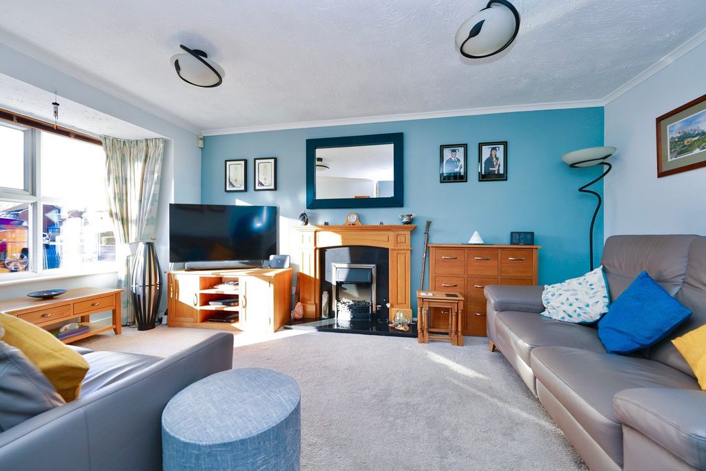 Property photo 2 of 17