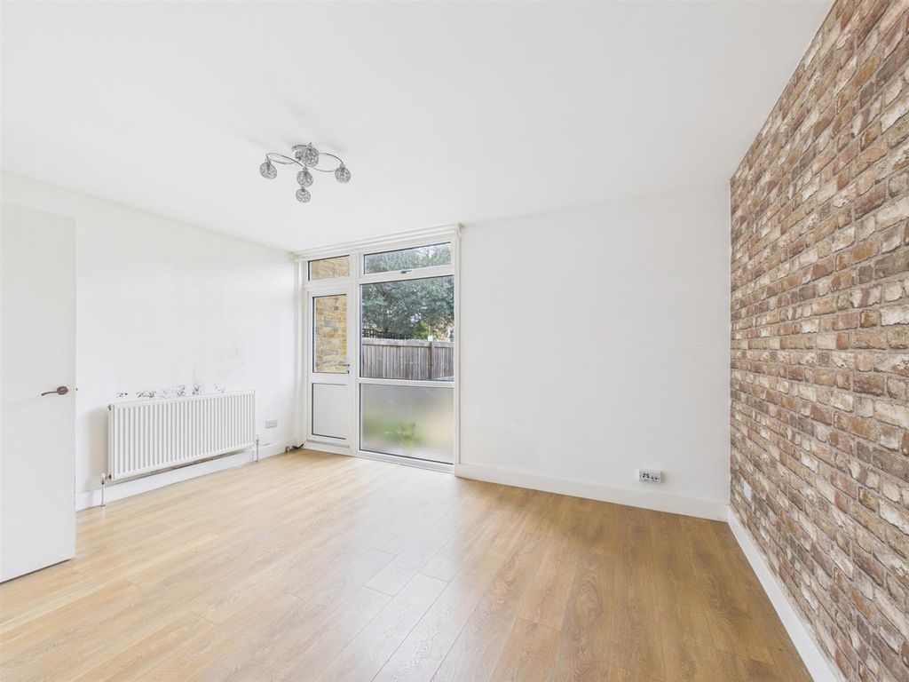 Property photo 2 of 9 Cam04237G0-Pr0263-Still002.Jpg