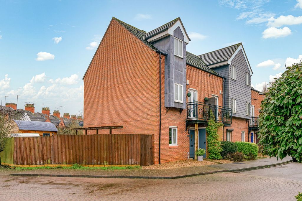 Property photo 1 of 30