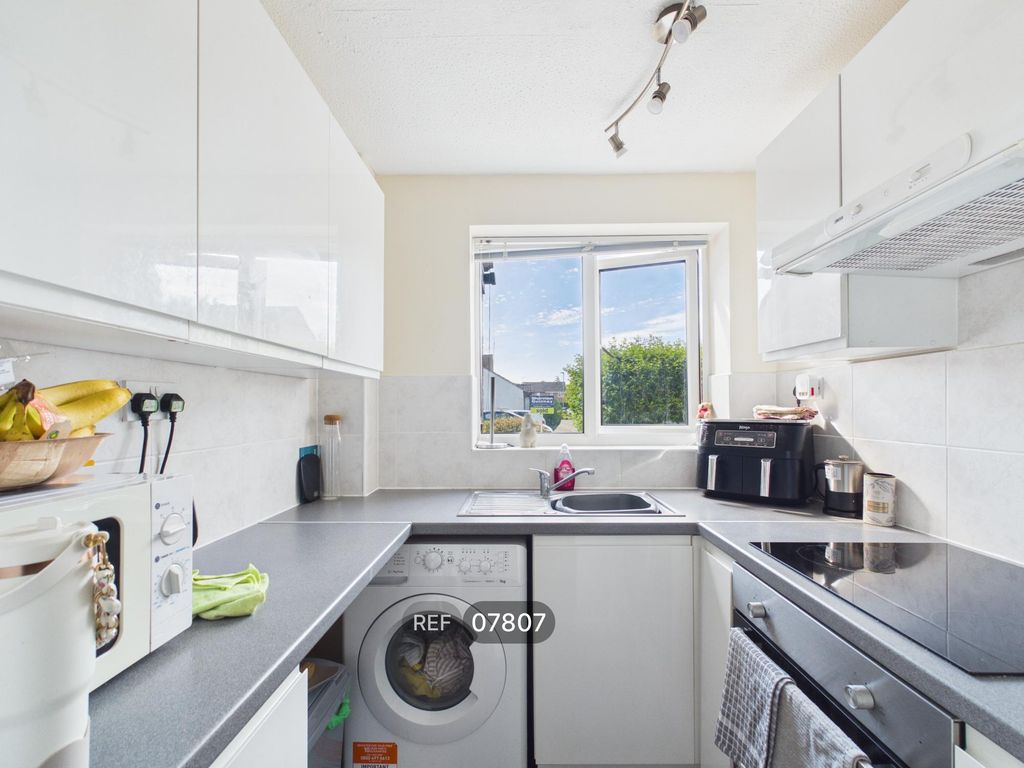 Property photo 2 of 7 Kitchen