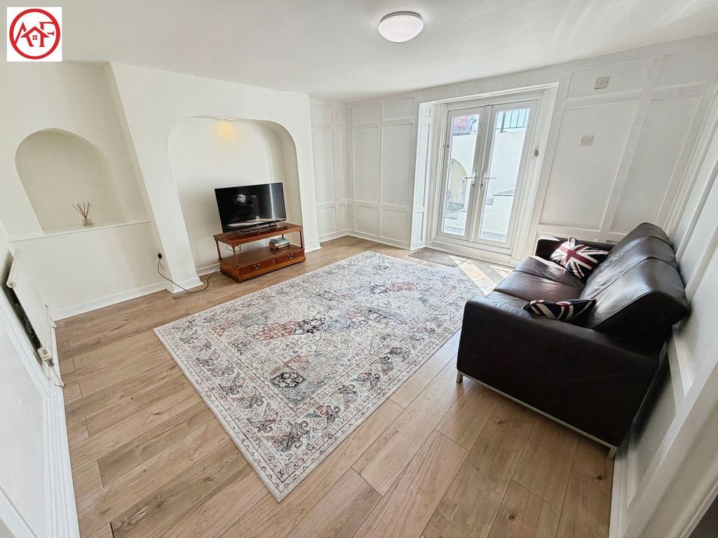 Property photo 2 of 24