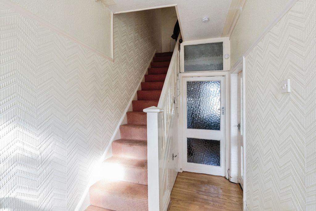 Property photo 3 of 28 Pbox-Img.Jpg