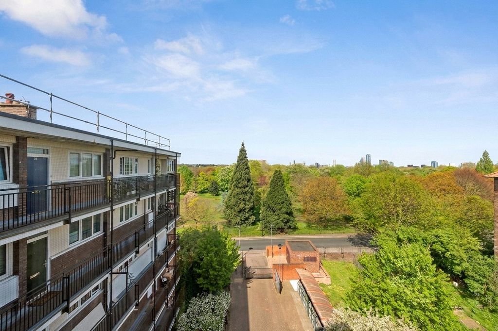 Property photo 2 of 8 Picture No. 17