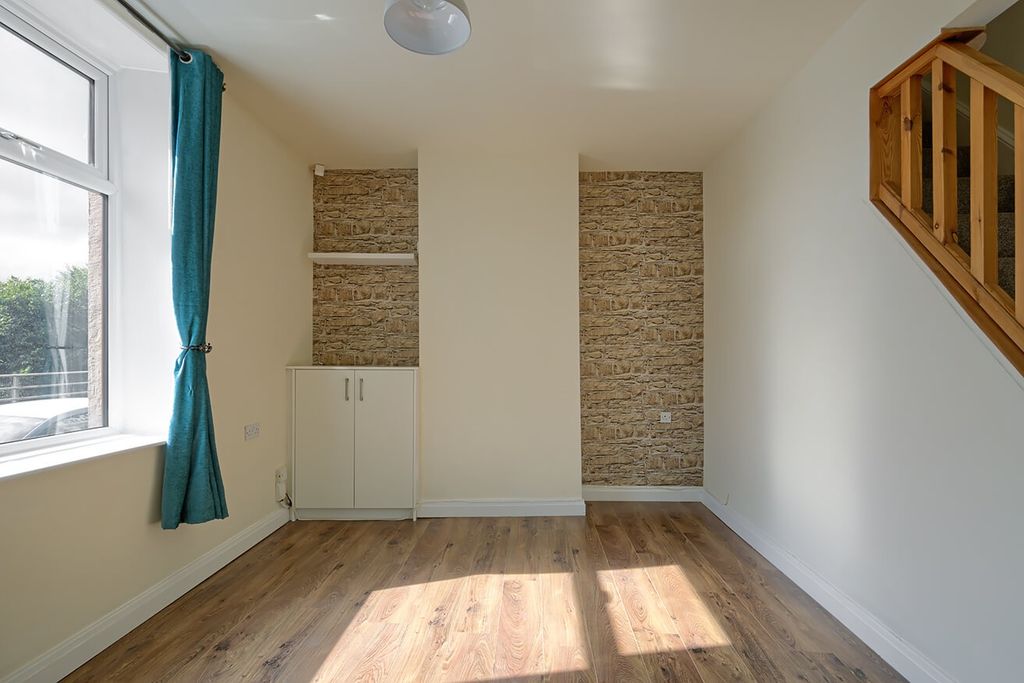 Property photo 2 of 12 4725651