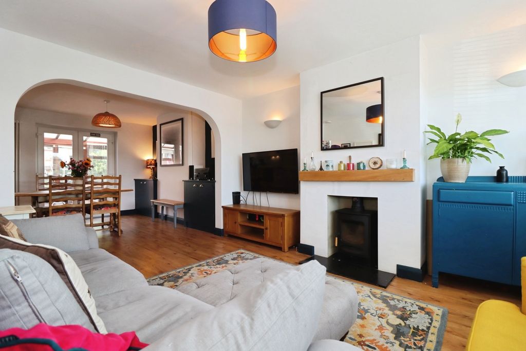 Property photo 3 of 18 Pbox-Img.Jpg