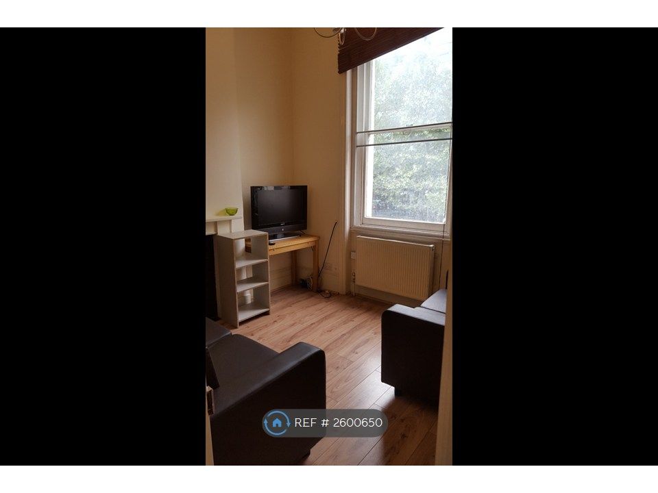 Property photo 1 of 8 Living Room
