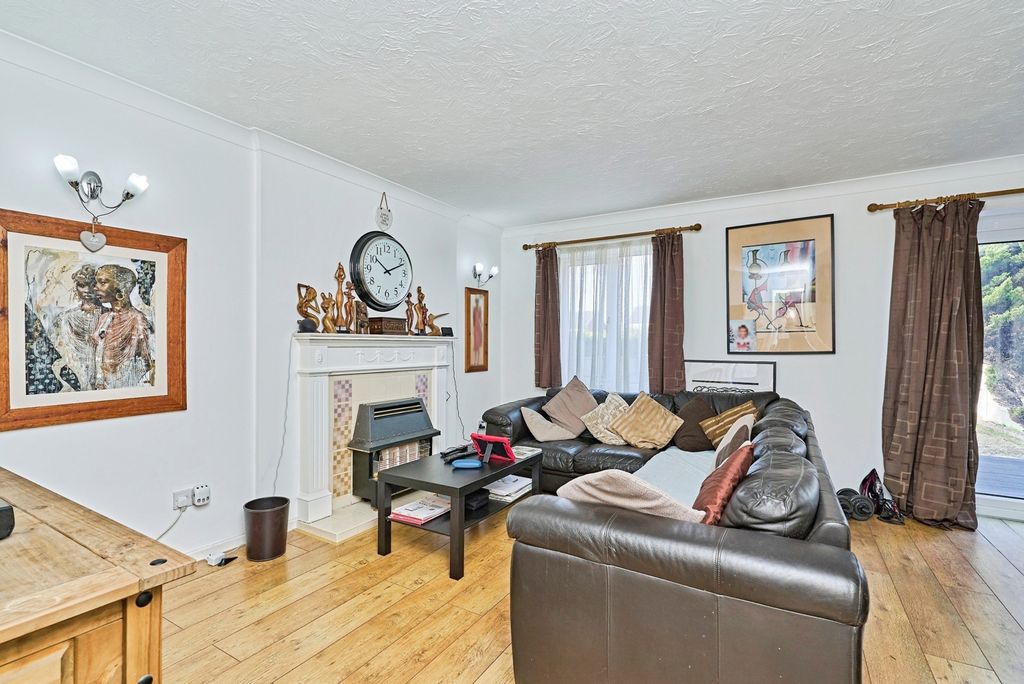 Property photo 3 of 20 Pbox-Img.Jpg