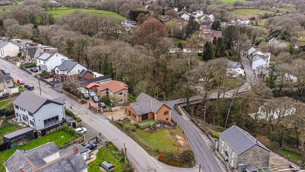 Property photo 2 of 33