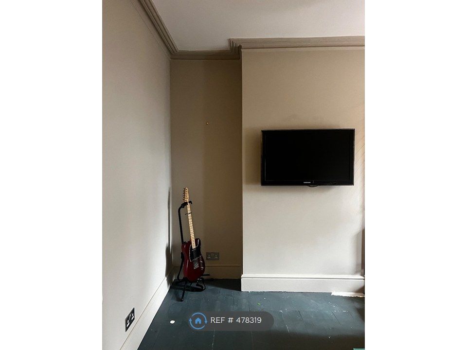 Property photo 3 of 16 Living Room 2