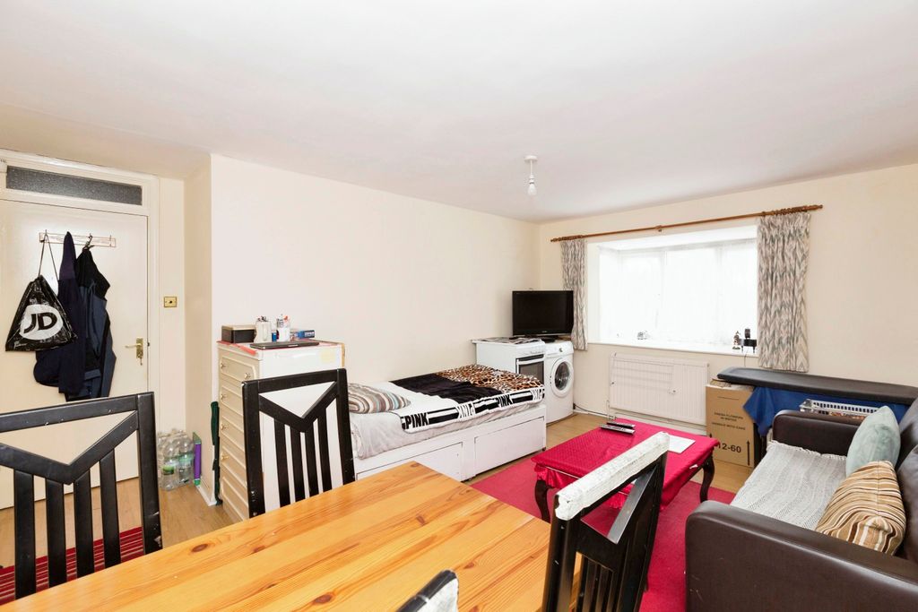 Property photo 2 of 8