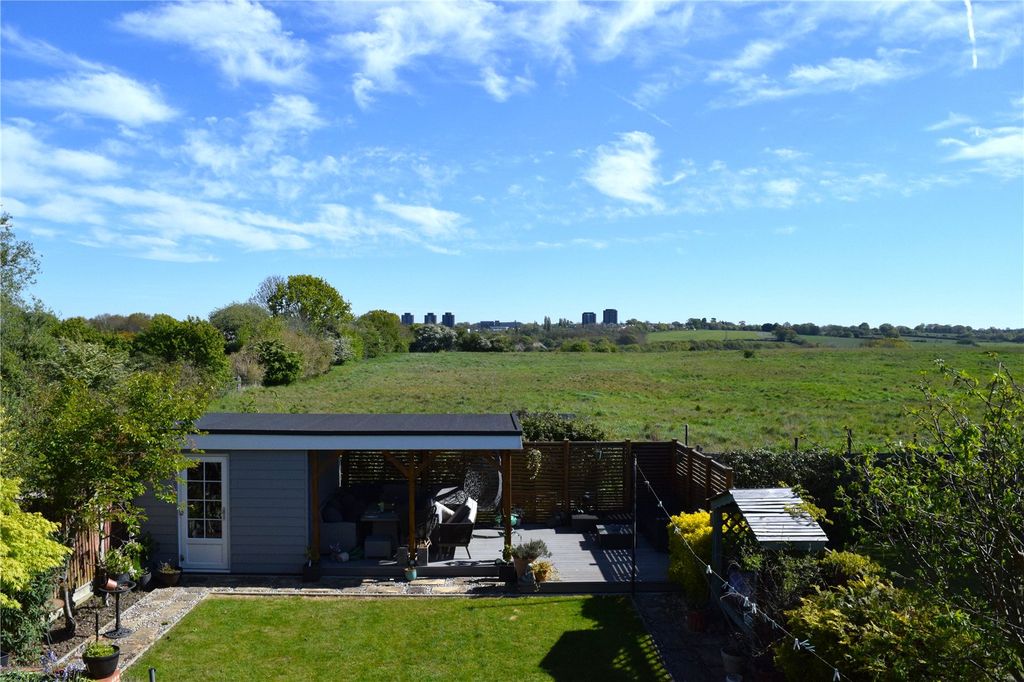 Property photo 2 of 27 Picture No. 29