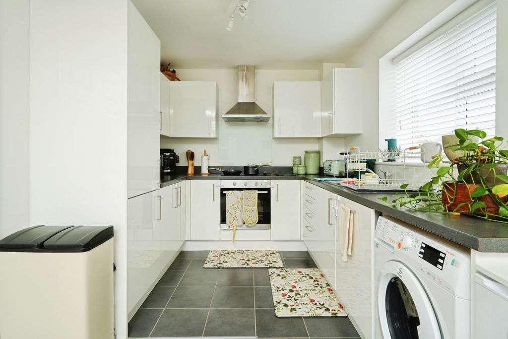 Property photo 2 of 12 Pbox-Img.Jpg