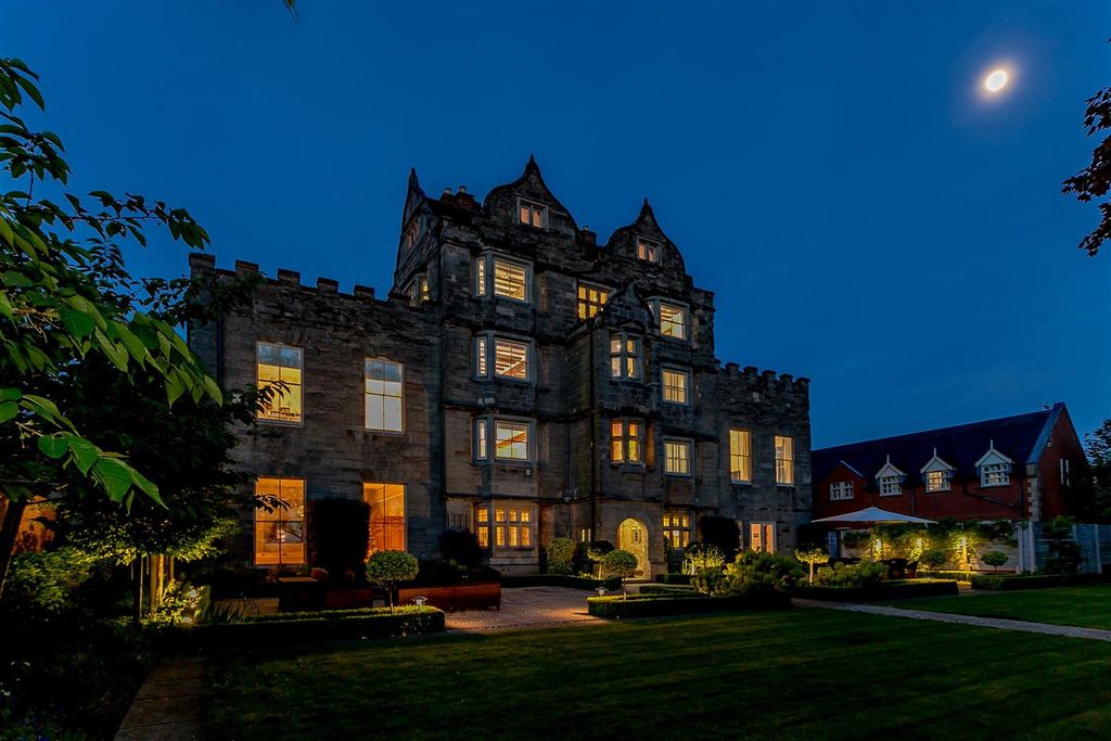 Property photo 2 of 37