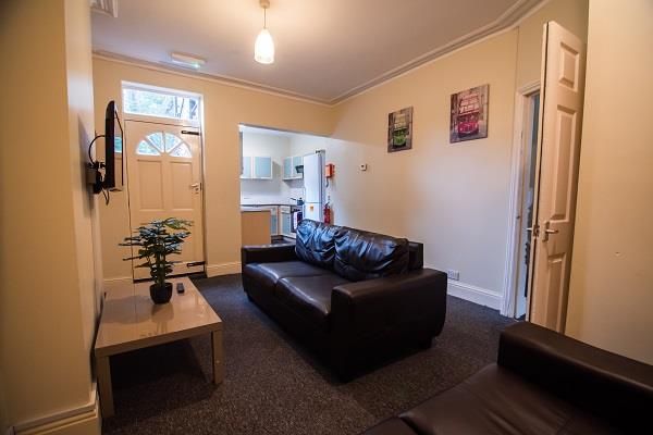 Property photo 2 of 20 11_Newington_Rd_Student_Properties_Livingroom2.Jpg