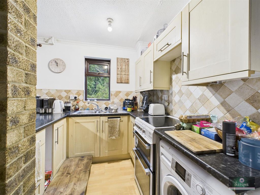 Property photo 2 of 9 Cam02067G0-Pr0163-Still003.Jpg