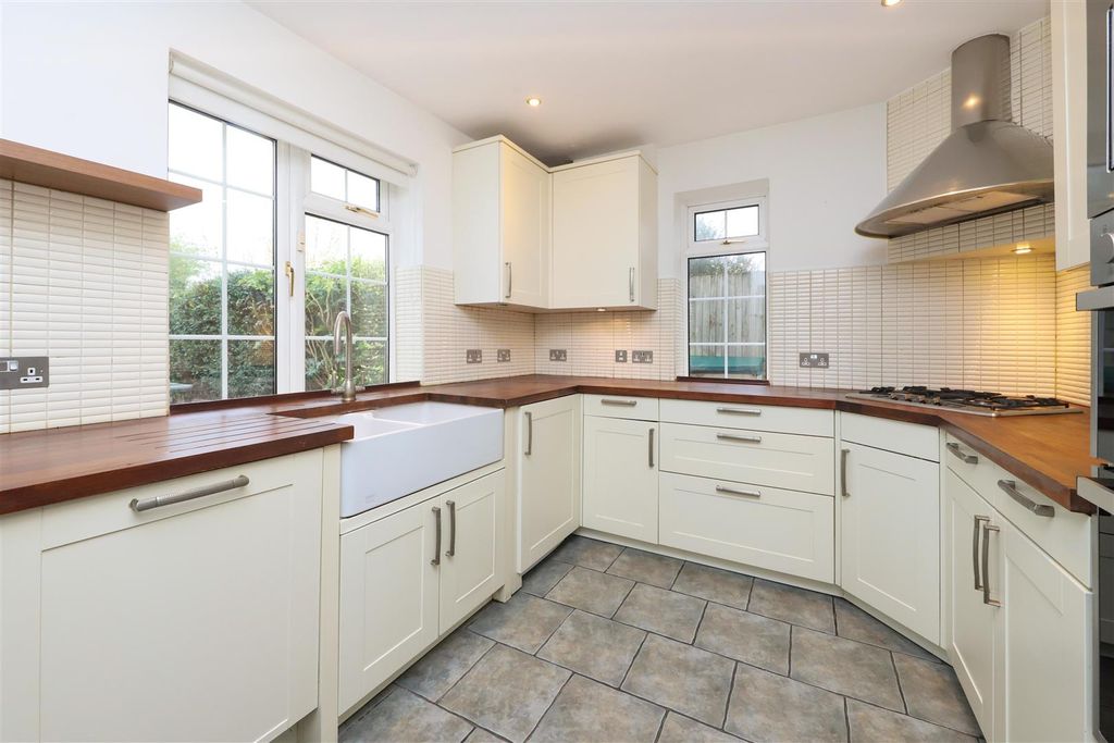 Property photo 2 of 17 Kitchen/Breakfast Room