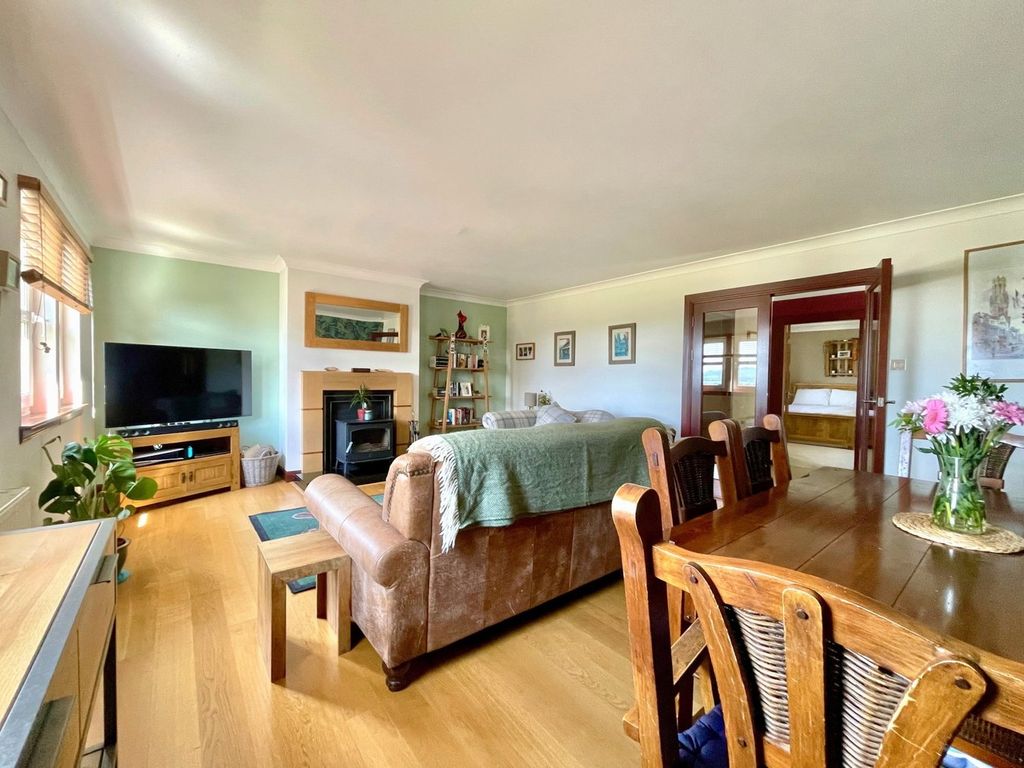 Property photo 3 of 42