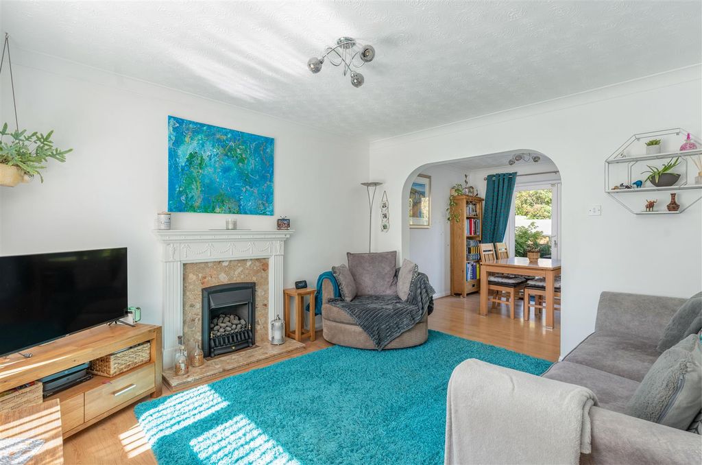 Property photo 2 of 14 36 Winchester Close, Banbury-3.Jpg