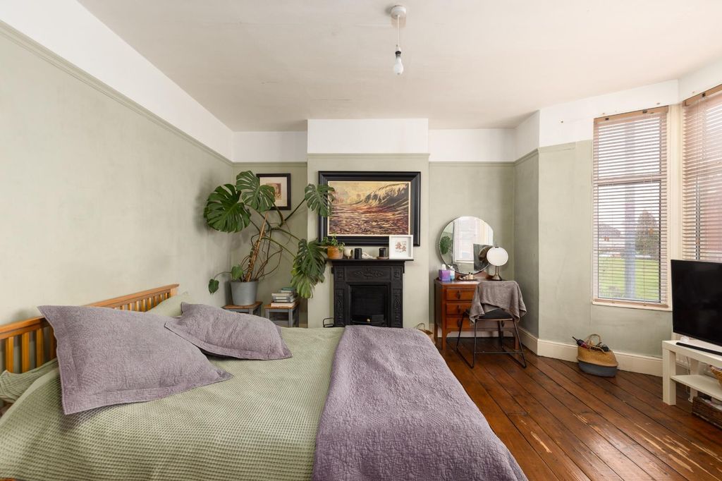 Property photo 3 of 20 55 Talbot Road, Bs4-1.Jpg