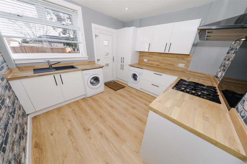 Property photo 3 of 20 C