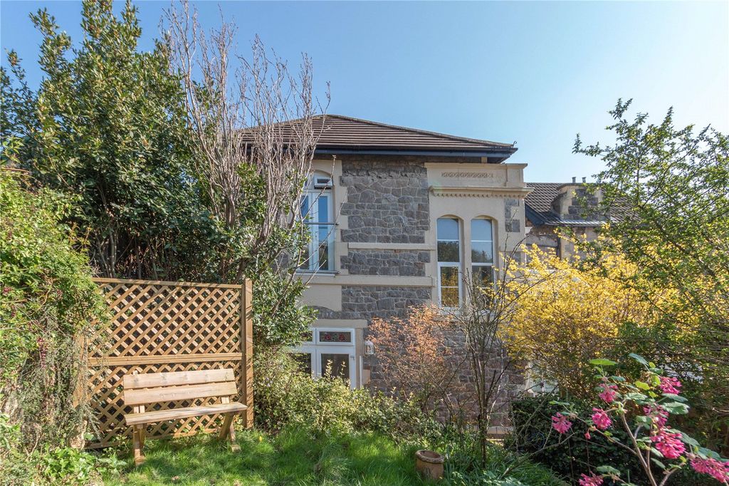 Property photo 1 of 25 Picture No. 24