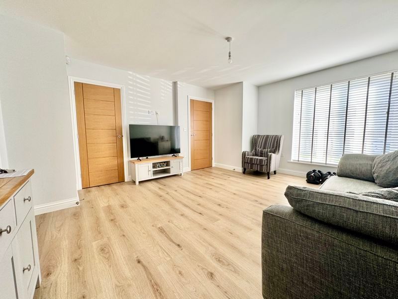 Property photo 2 of 11 Lounge