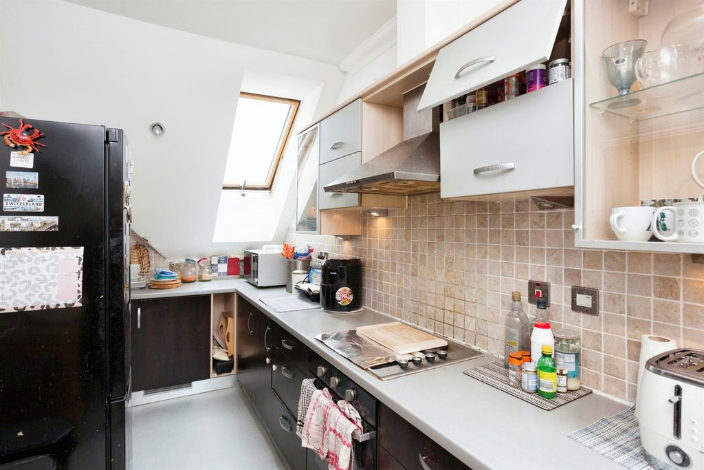 Property photo 2 of 8 Kitchen