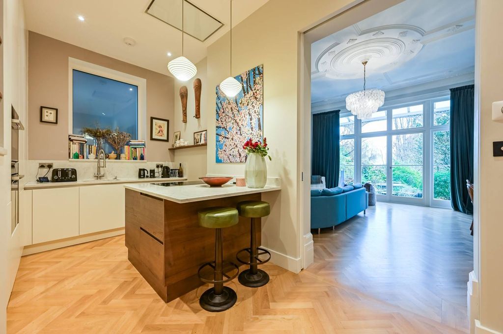 Property photo 1 of 32