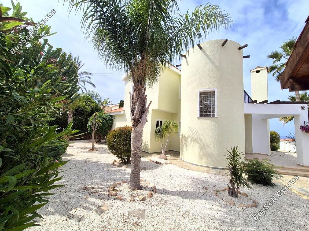 Property photo 2 of 35