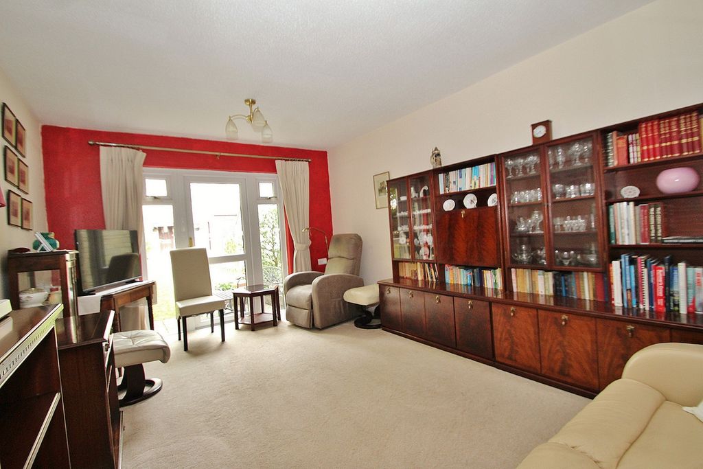 Property photo 2 of 8