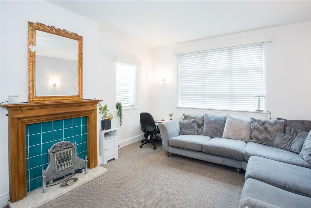 Property photo 3 of 24 Living Room