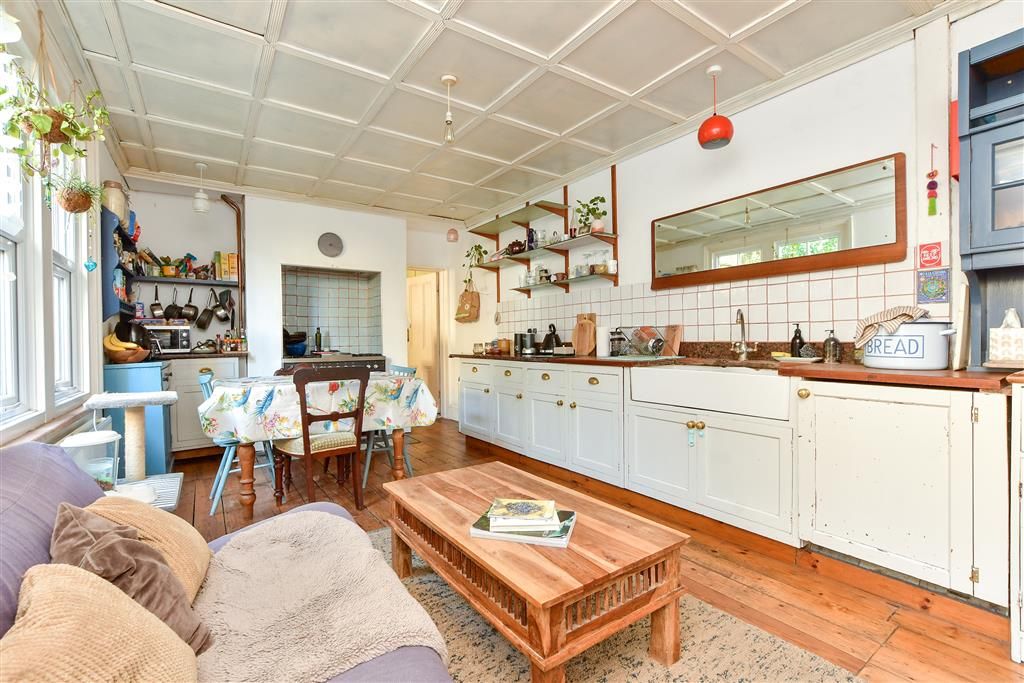 Property photo 3 of 11 Kitchen / Breakfast Room