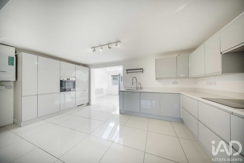 Property photo 3 of 23