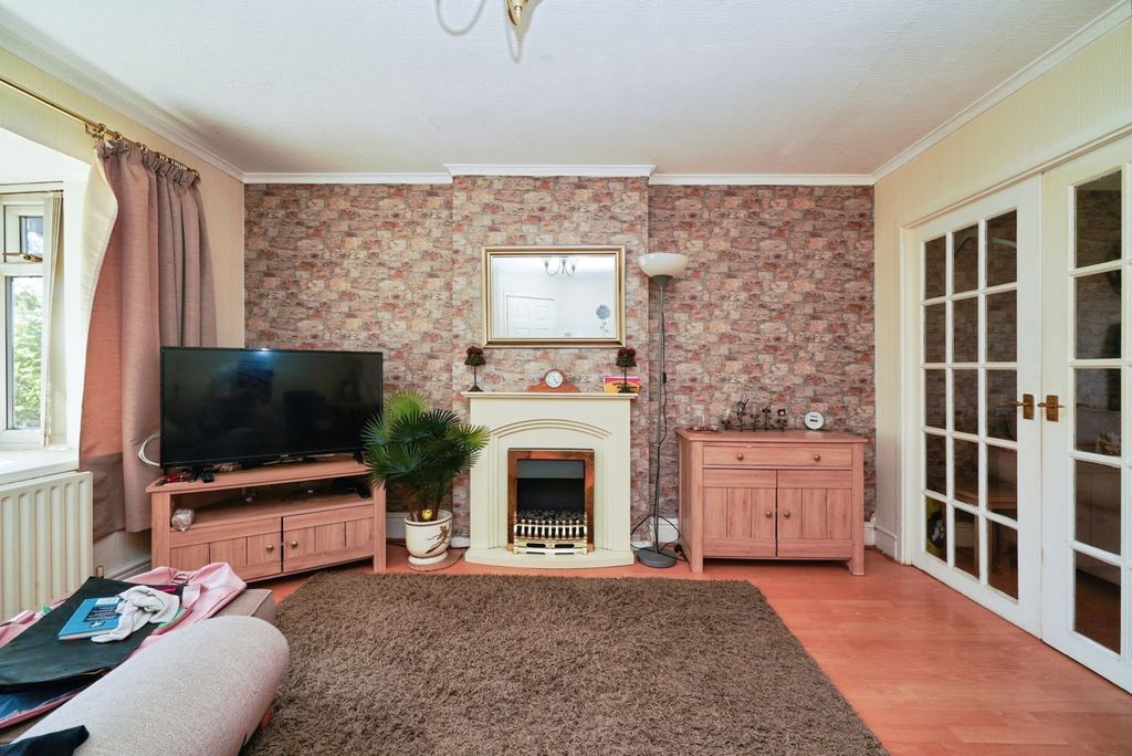 Property photo 2 of 17 Photo