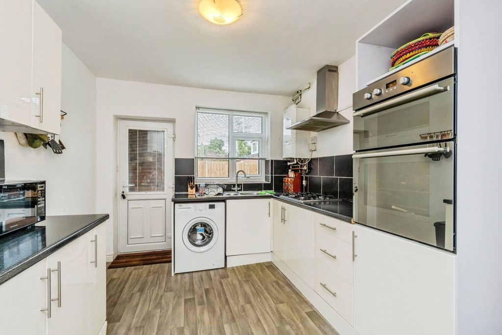 Property photo 3 of 21 Photo