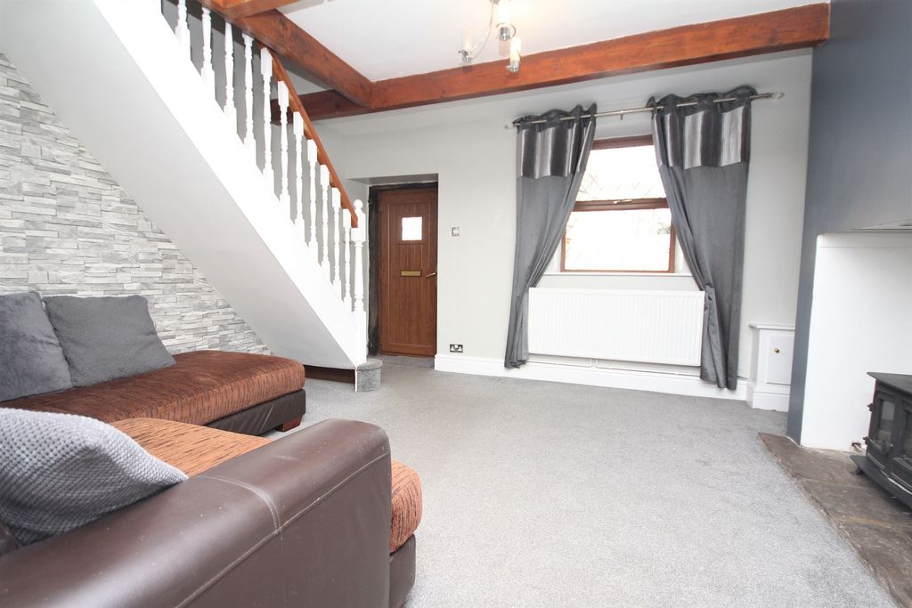 Property photo 3 of 12 Lounge