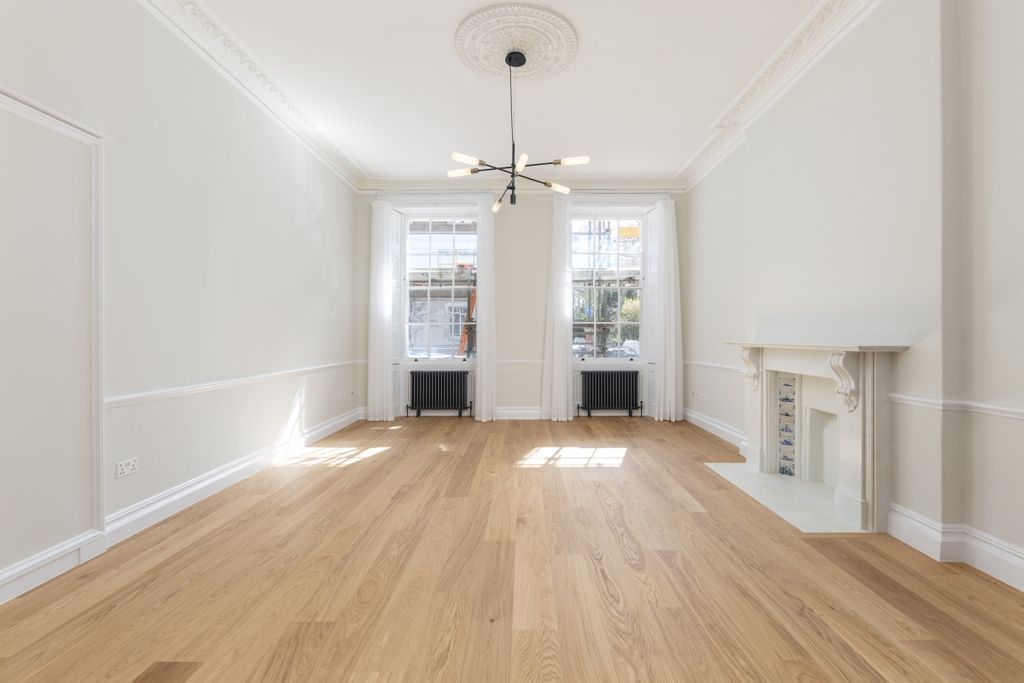 Property photo 1 of 11 Montagu Place 5 G...