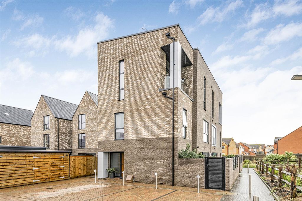 Property photo 1 of 24