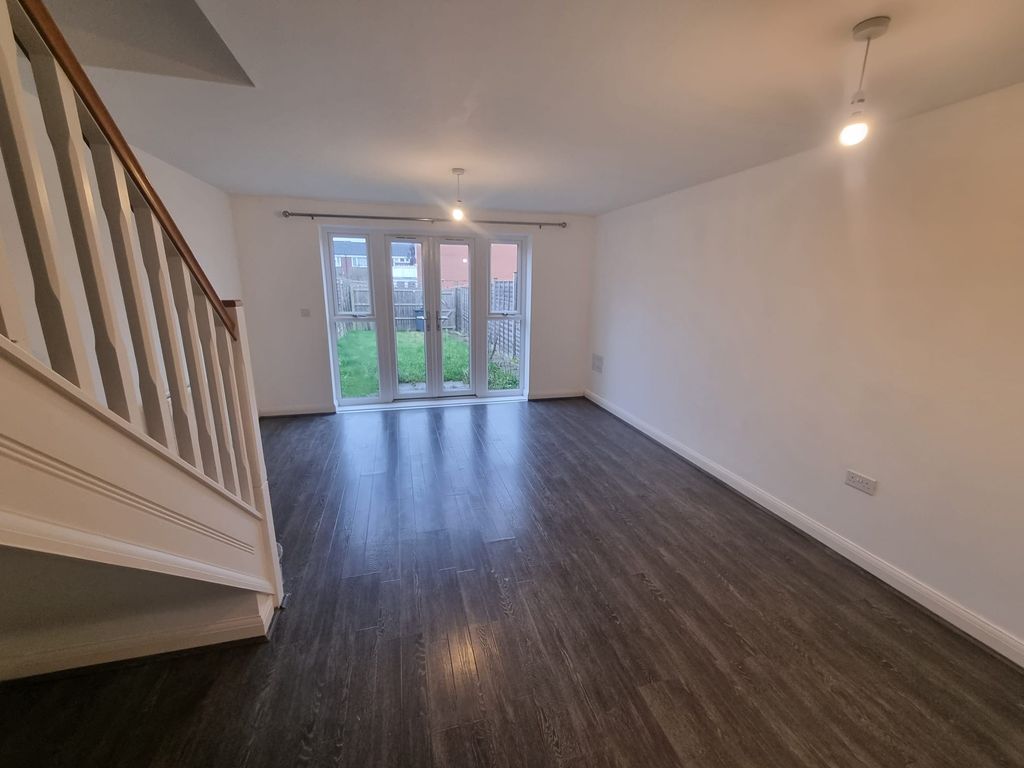 Property photo 3 of 10 Lounge