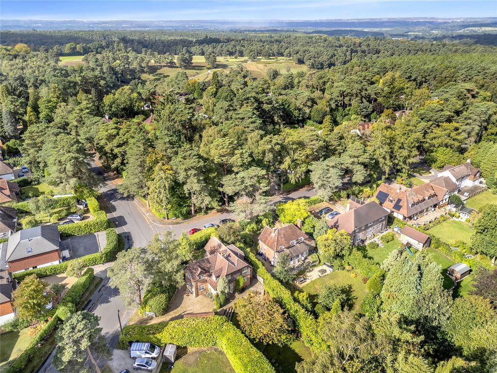 Property photo 2 of 37 Picture No. 23