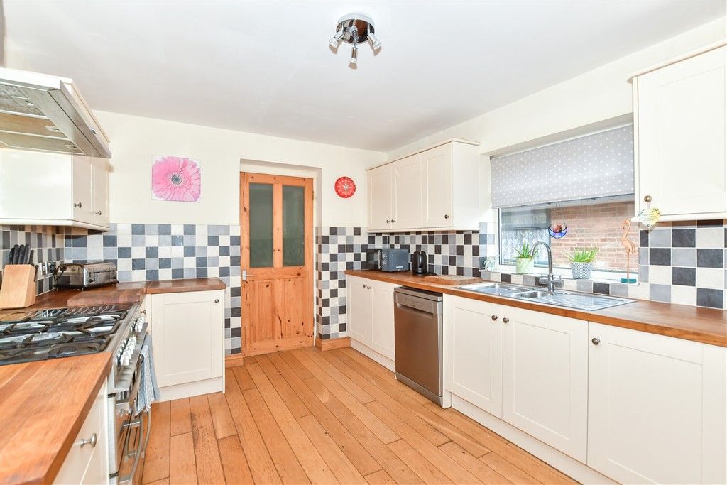 Property photo 2 of 17 Kitchen