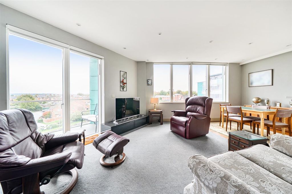 Property photo 2 of 17 Sitting Room