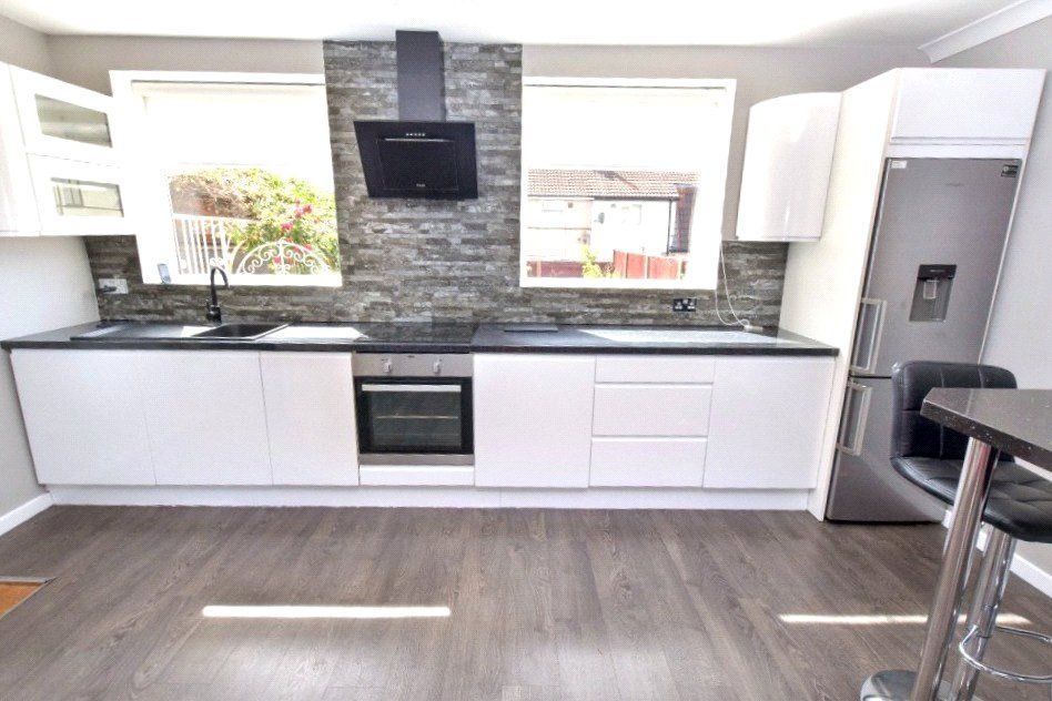 Property photo 3 of 15 Kitchen Area