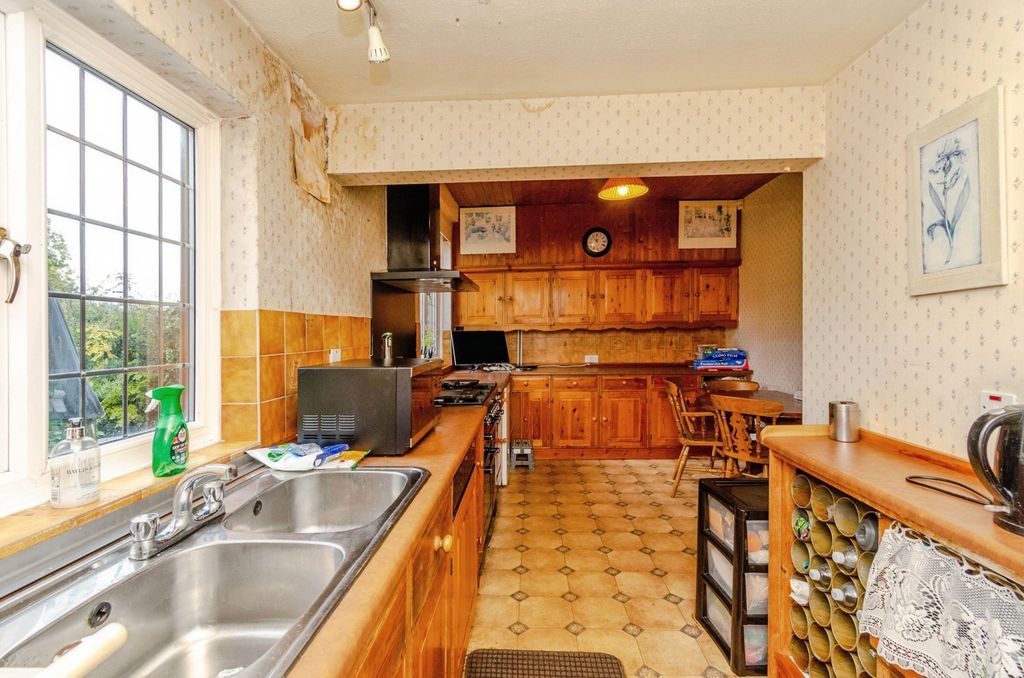 Property photo 3 of 16 Photo